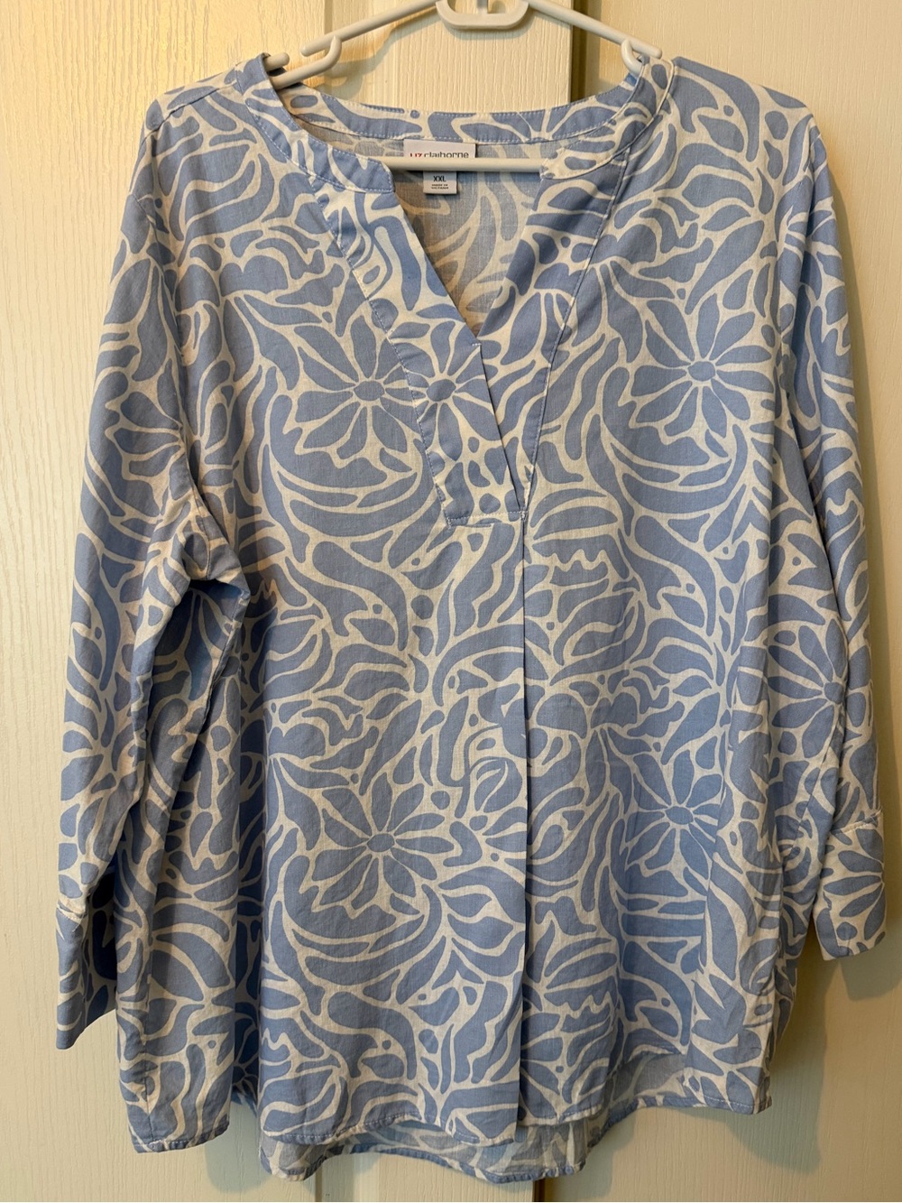 Liz Claiborne Blue & White Floral Split-Neck Tunic read description for cond.